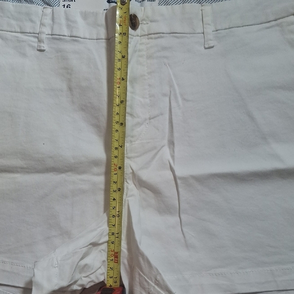 Old Navy Women's White Shorts - Picture 8 of 8